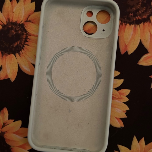 EUC IPHONE 13 MAGSAFE CASE - Picture 2 of 2